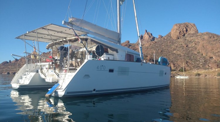 40ft-lagoon-400-sailing-catamaran